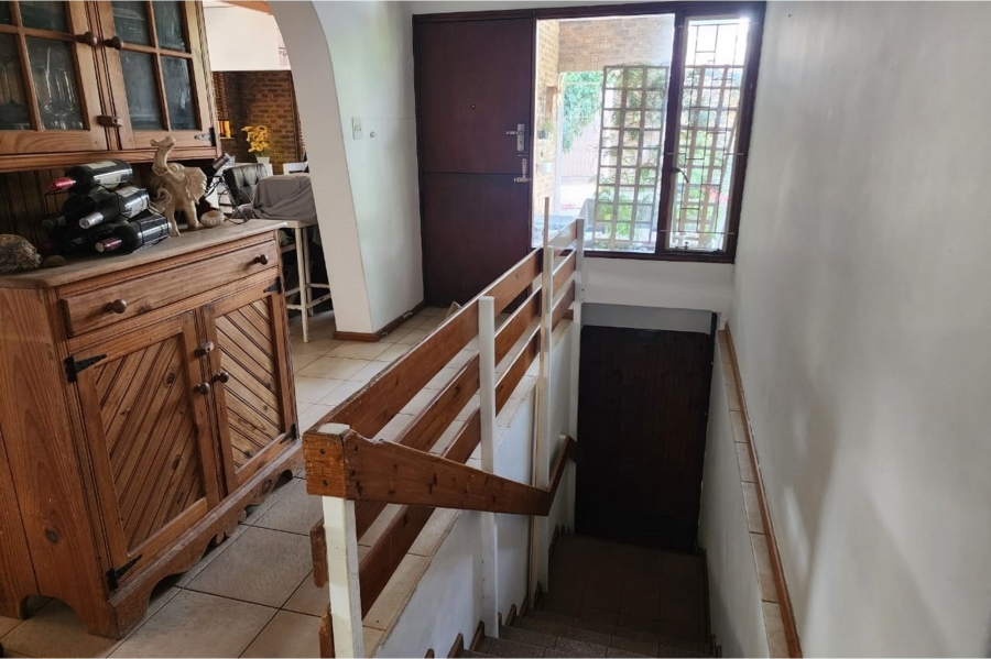 4 Bedroom Property for Sale in Bergzicht Western Cape